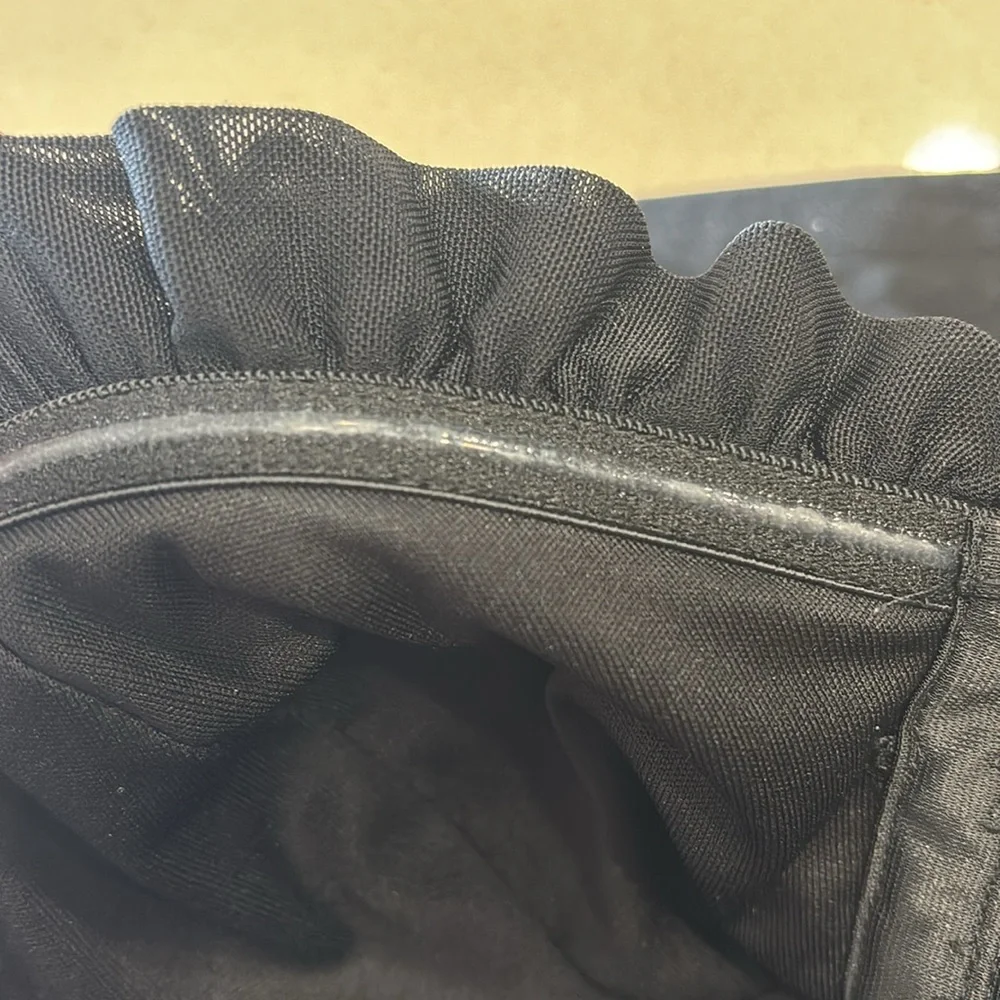 Hooked In Ruched Crop Top - Picture 5 of 6